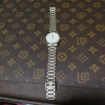 실버 스테인리스 스틸 아날로그 시계