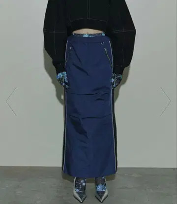 네이비 타이트 스커트 지퍼 포켓 부착