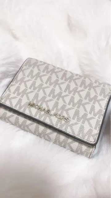 MICHAEL KORS 3단 폴더형 지갑 베이지 계열