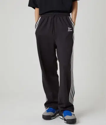 [ 새상품 ] 디스커버드 트랙 팬츠 DISCOVERED