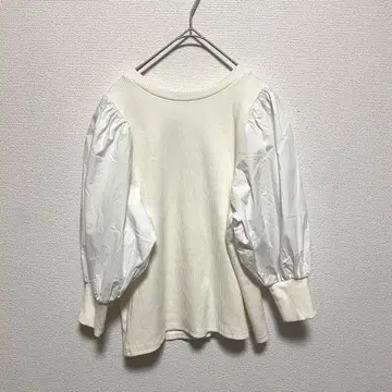 NATURAL BEAUTY 퍼프 슬리브 절개 상의 아이보리 M 사이즈