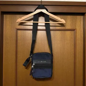 TOMMY HILFIGER 숄더백 네이비