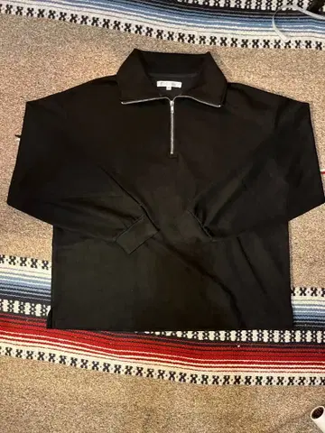 블랙 하프 지퍼 트레이닝복 박스 실루엣