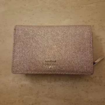 케이트 스페이드의 이단 접이식 지갑