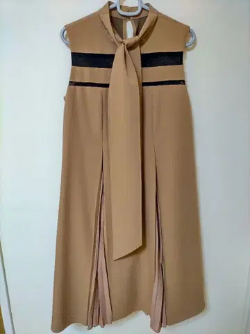 레이스 트리밍 보타이 드레스