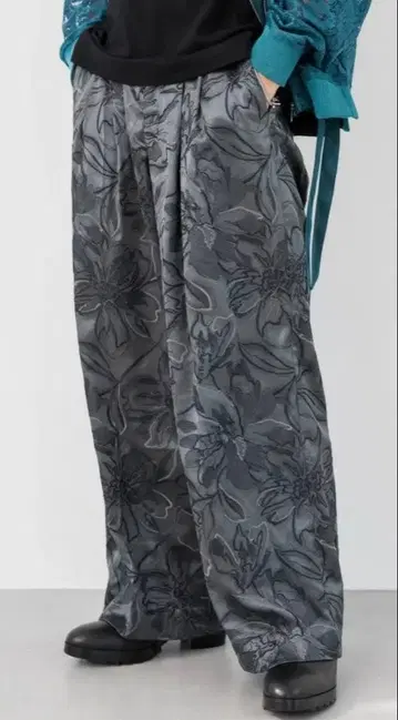 HARE 새틴 자수 무늬 팬츠