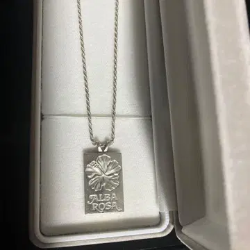 알바 로자 목걸이