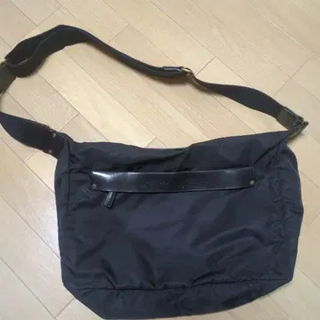 페리지 숄더백 가죽 나일론 메신저 블랙