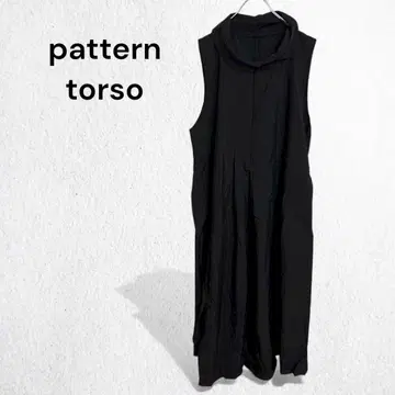 패턴 토르소 마네킹 슬리브리스 원피스 하이넥 플리츠 롱 슬릿