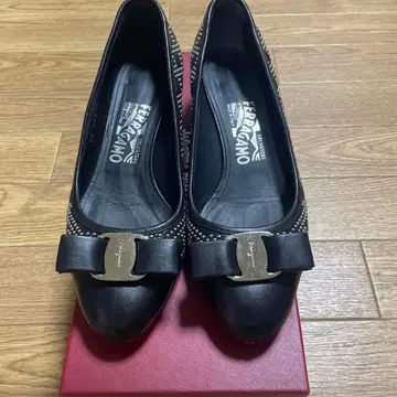 Ferragamo 블랙 리본 포함 펌프스