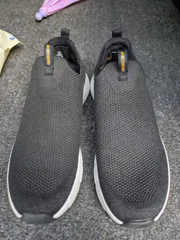 SKECHERS Arch Fit 블랙/레오파드 무늬 스니커즈