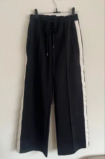 [ 새상품 ] ASTRAET 블랙 와이드 팬츠