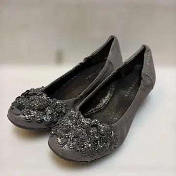 ANTEPRIMA 그레이 비즈 장식 펌프스