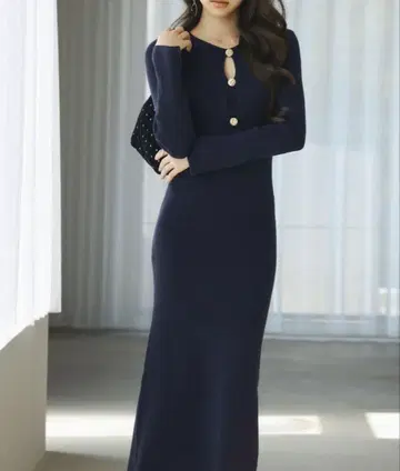 SAISON DE PAPILLON 눈물 열림풍 종아리 기장 니트 원피스