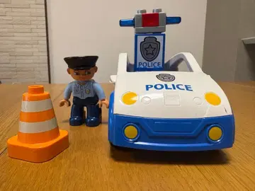 폴리스카 경찰 피규어 포함