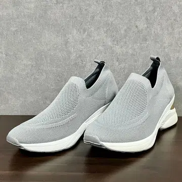 인챈티드 메쉬 슬립온 스니커즈 그레이