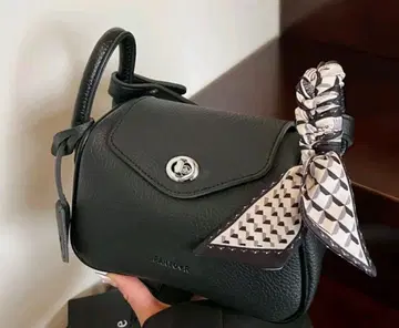 새상품 리본 포함 블랙 숄더백