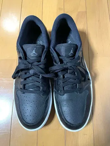 상자 없음 Jordan 블랙 골프 스니커즈