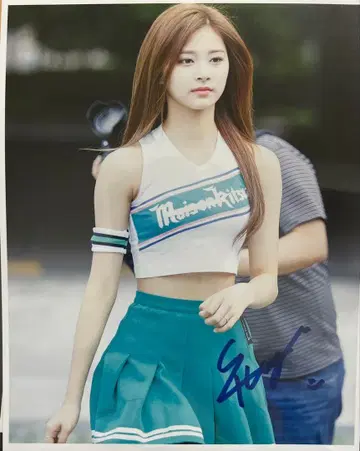 [ 귀중 ] TWICE 멤버 쯔위 친필 사인 20 x 25cm