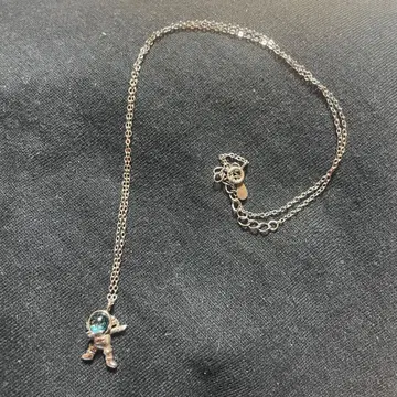 BASE 우주 비행사 펜던트 목걸이