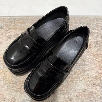 블랙 통굽 로퍼