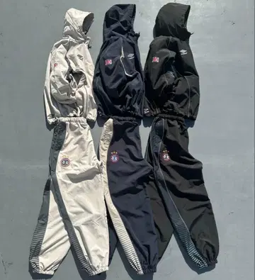 9090 umbro Gradation Nylon Hooded Jacket