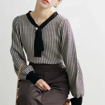 natural couture 배색 펄 장식 보타이 니트 스웨터