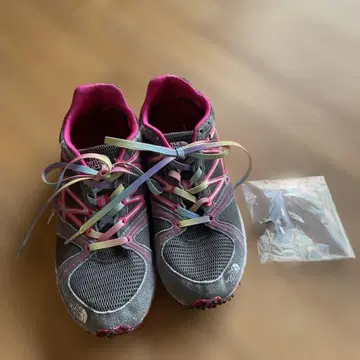 The North Face 스니커즈 그레이/핑크