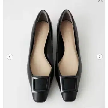 그린 레이블 릴랙싱 스퀘어 버클 펌프스 블랙