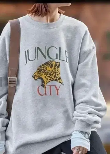 Spick and Span 로고 맨투맨