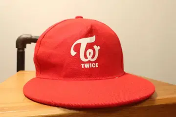 TWICE 레드캡 스냅백