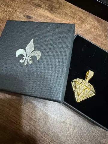 다이아몬드형 크리스탈 펜던트 골드