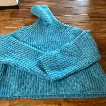 ZARA 라이트 블루 하이넥 니트 스웨터