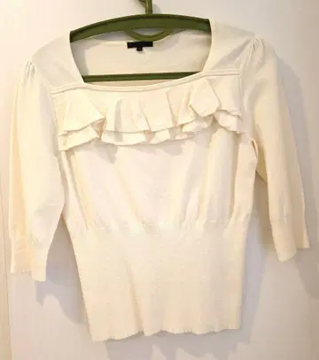 TO BE CHIC 아이보리 프릴 니트