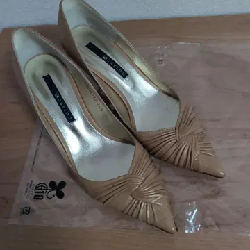 Carino 펌프스. 베이지.