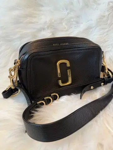 MARC JACOBS 블랙 숄더백 새상품급
