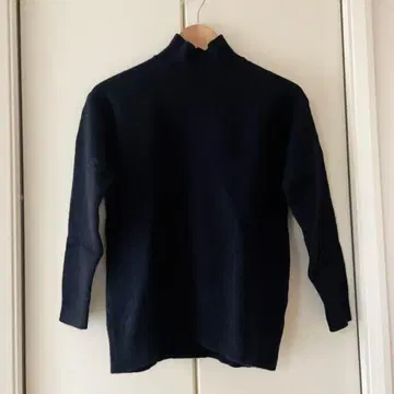[ 새상품급 ] UNIQLO 하이넥 스웨터 울 100% M 사이즈 네이비