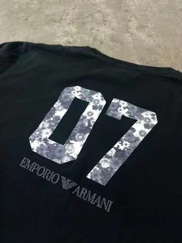 엠포리오 아르마니 백 로고 T