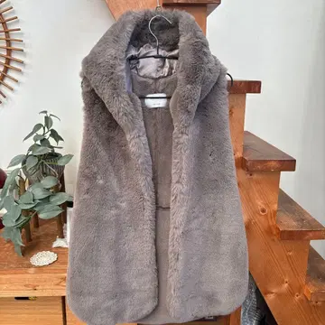 [ 새상품급 ] MARIED'OR 후드 부착 에코 퍼 베스트