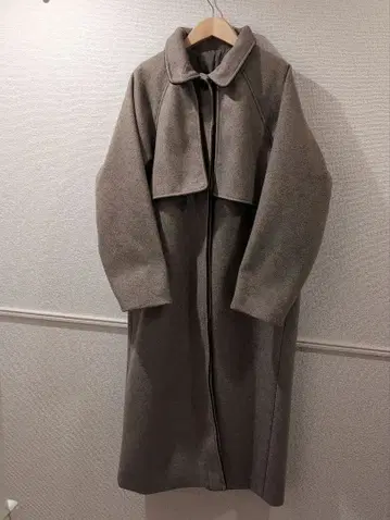 연한 브라운 롱 코트