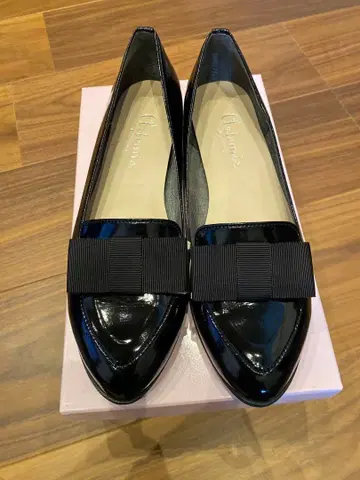 [ 새상품급 ] DIANA 그로그랭 리본 로퍼 에나멜 블랙