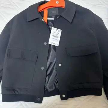ZARA 블랙 포켓 부착 봄버 자켓