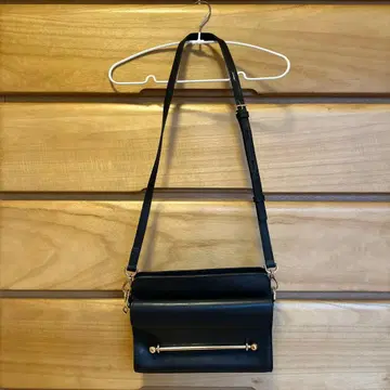 로페 블랙 숄더백 플랩식 골드 금장 장식