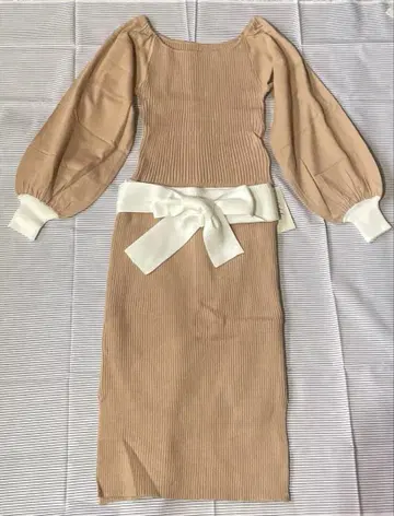 새상품 데이라이르 누아르 니트 타이 셋업 F 베이지