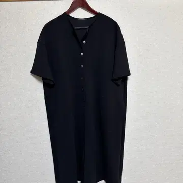 미즈이로 인드 블랙 버튼 원피스