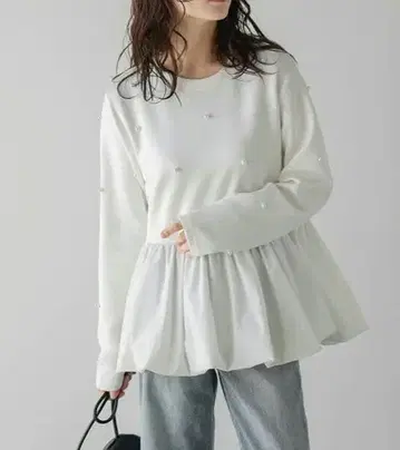 새상품 AMELY 펄 모티브 페플럼 상의
