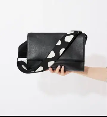 이아파피요네 패턴 와이드 테이프 숄더백 달마시안 바디백 천연 가죽