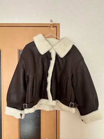 다크 브라운 가죽 무스탕 코트 보아 포함