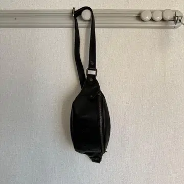 이탈리아제 블랙 가죽 바디백