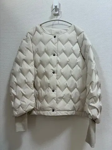 아이보리 퀼팅 다운 자켓
